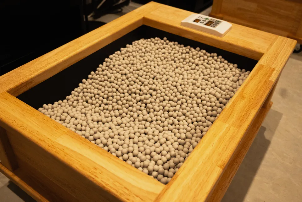 遠赤外線で温めるセラミックボウル（濡れない足湯）